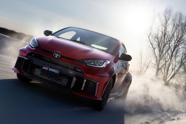 RZ“High performance”（6MT・4WD）