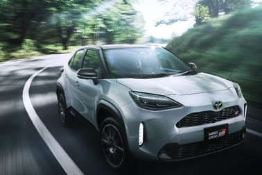 【モデル入り素材】GR SPORT（ハイブリッド・2WD）